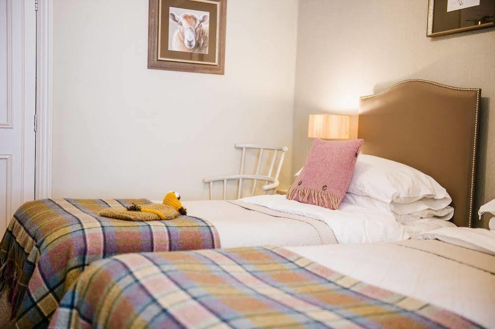 Hotel The Golden Lion At Settle Exterior foto